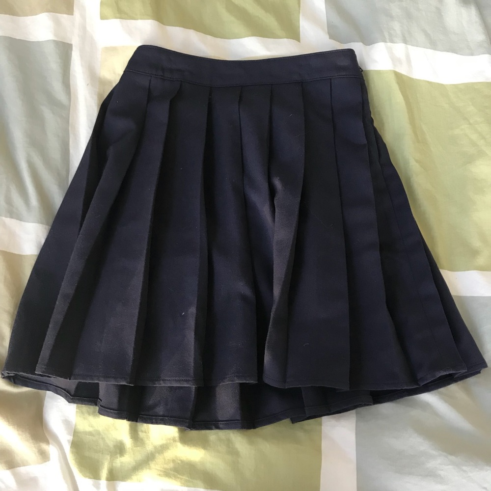 Adorable Navy blue skirt!